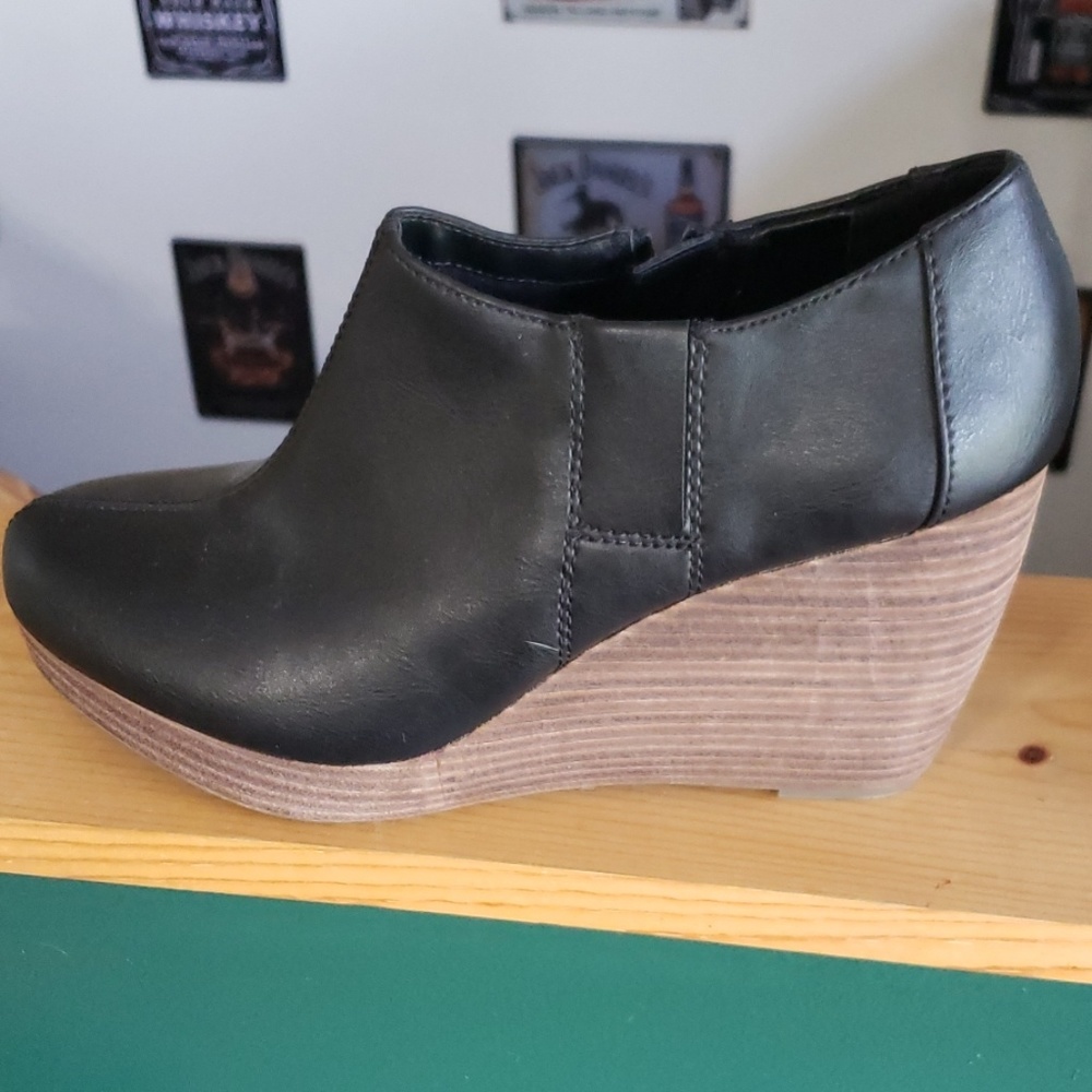 Shoes - Picture 2 of 2